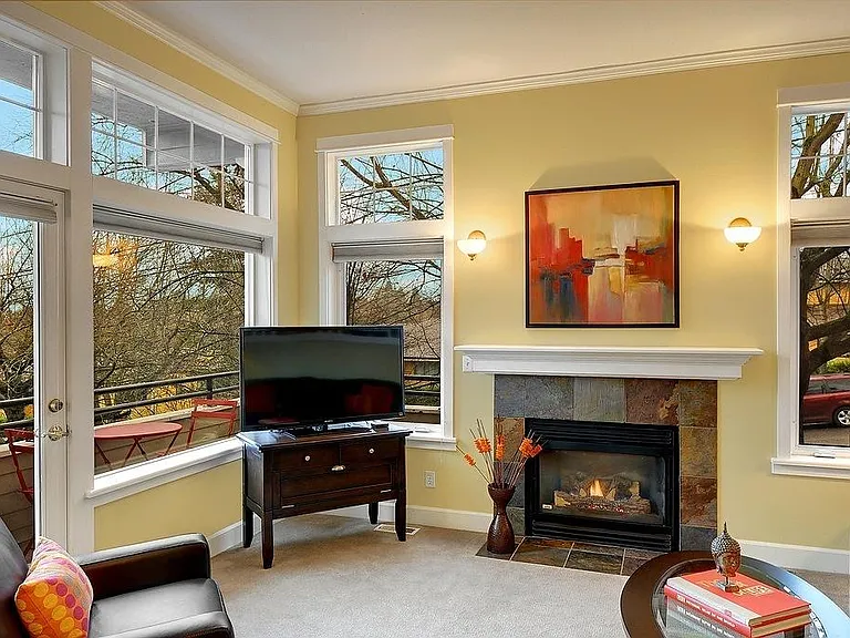 2530 E Madison St #A — Photo 8