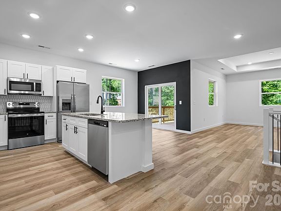 3rd image of 41 Tennyson Dr