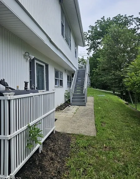 25 Ivy Pl — Photo 2
