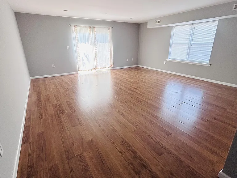 5038 Spruce St #4 — Photo 5