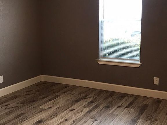 5th image of 1108 Circle M Dr #B
