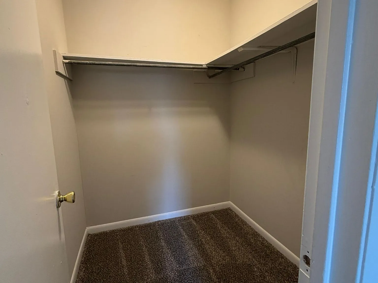 370 Wallace Rd — Photo 3