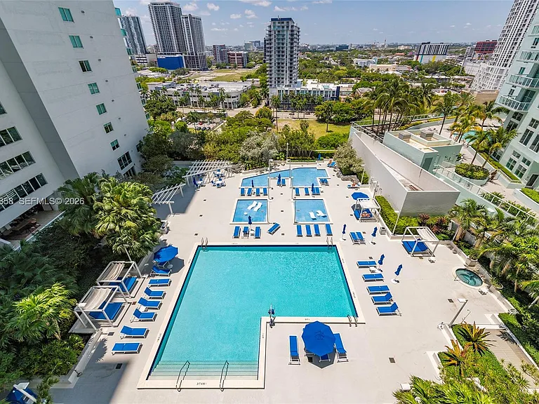 1800 N Bayshore Dr #1806 — Photo 2
