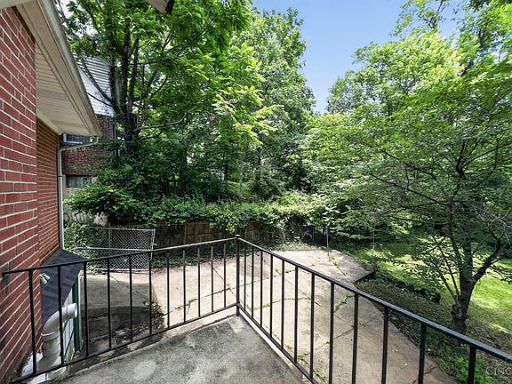 2nd image of 2204 Shasta Pl