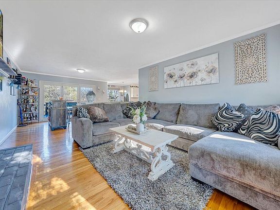 3rd image of 4410 Brentwood Ct