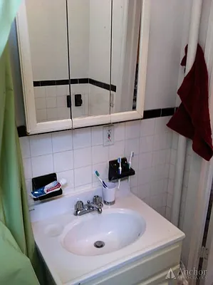 Rented by Anchor Associates | media 28