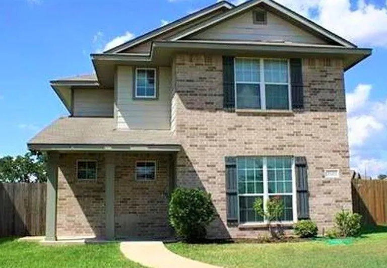 4121 McFarland Dr — Photo 1