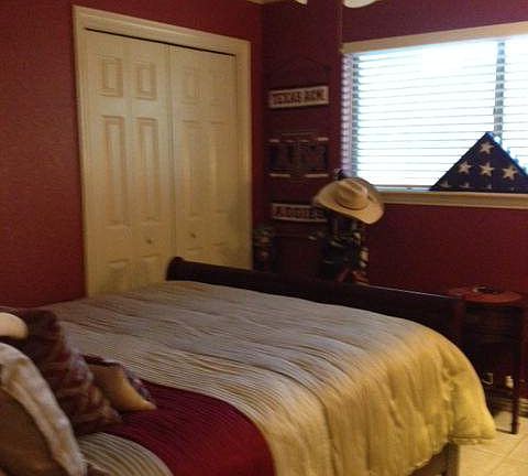 3rd image of 412 S Amherst Dr