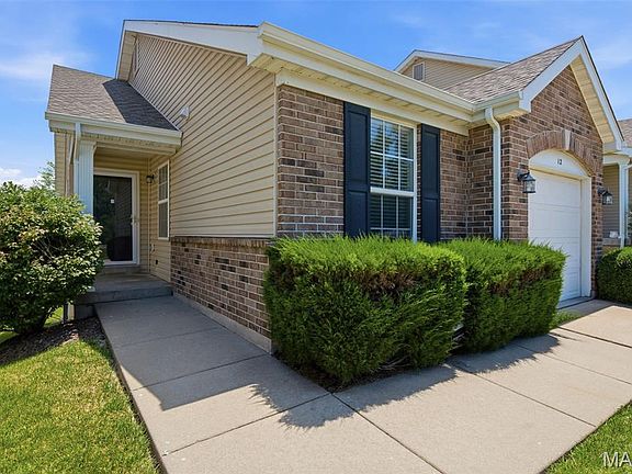 3rd image of 12 Brushy Brook Ct