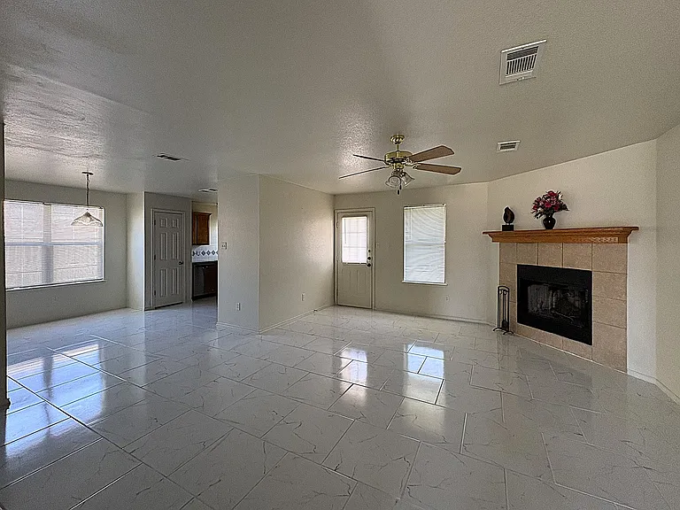 1117 Katelyn Cir — Photo 4