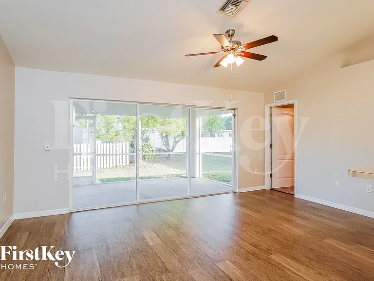 363 Claridge Cir — Photo 3