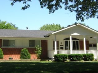39416 Roslyn Dr, Sterling Heights, MI 48313