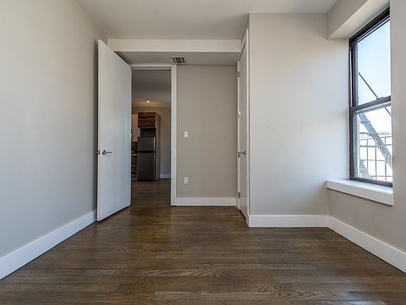 4th image of 93 Grattan St #8G