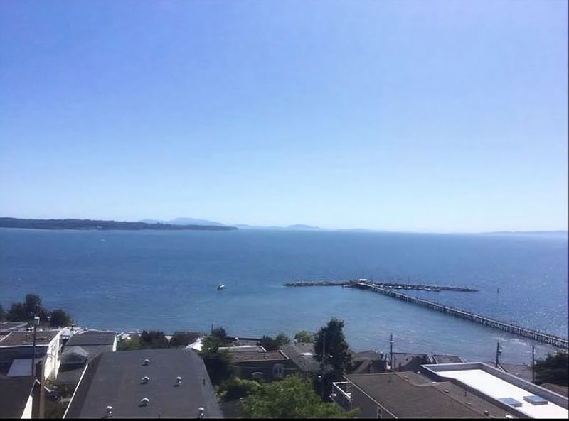 White Rock Apartment for rent - 0 Bedrooms — photo 2