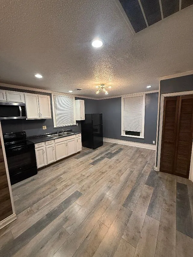 405 W Harnett St — Photo 1