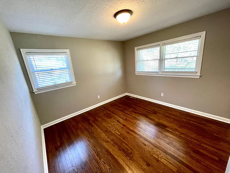 102 Hawthorne St — Photo 21
