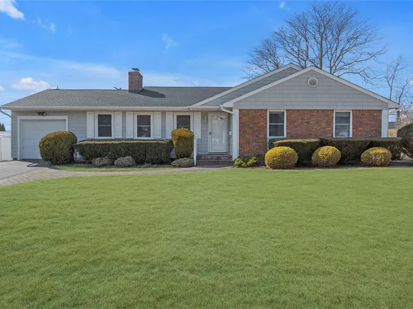 595 Hickory Street, Westbury, NY 11590