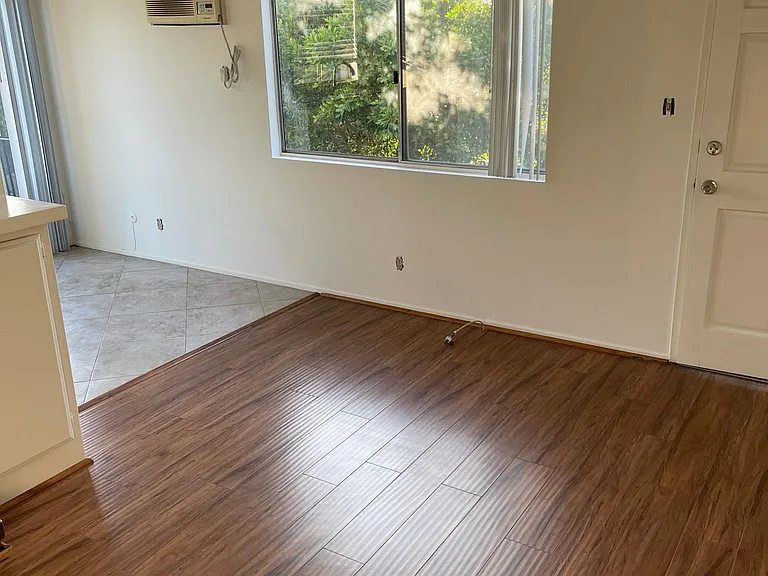 521 N Hill Ave #10 — Photo 3