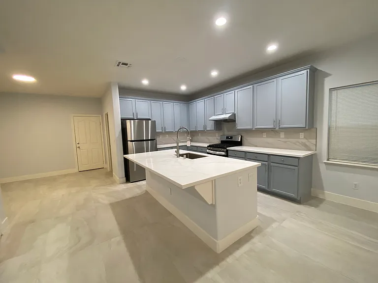 Carnelian Ave — Photo 1