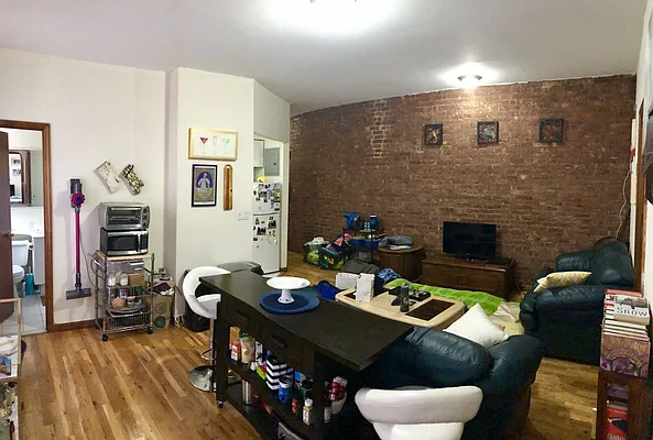 Rented by Your Vanity Realty | media 9