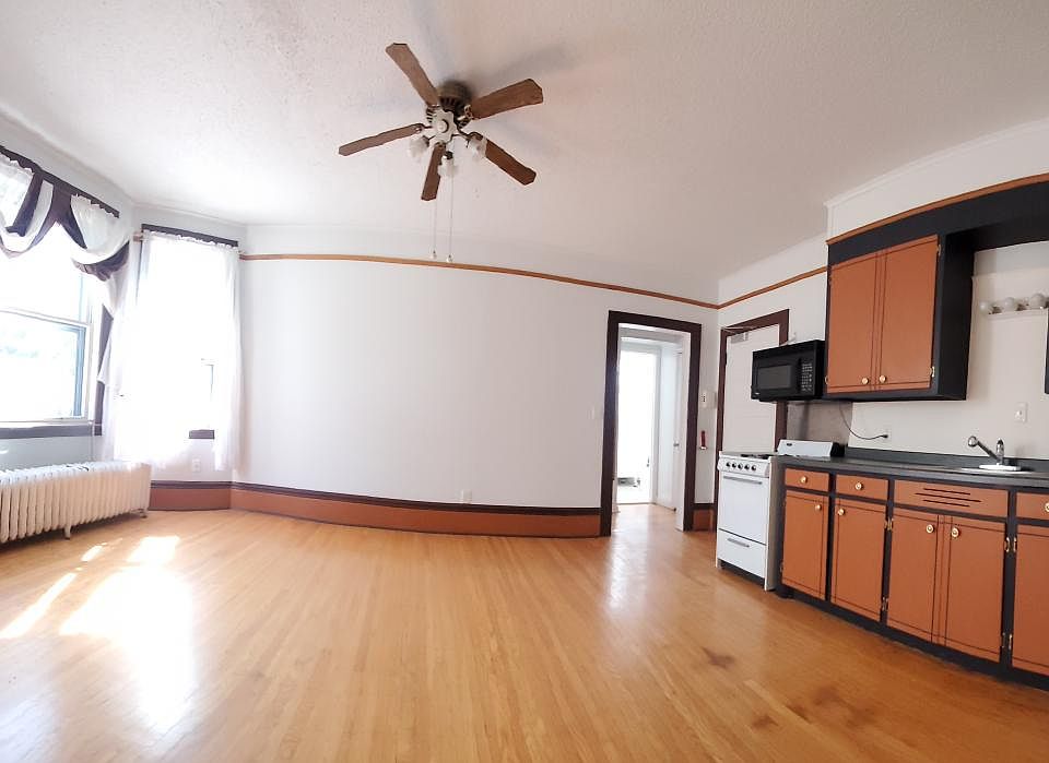 1st image of 935 Portland Ave APT 3