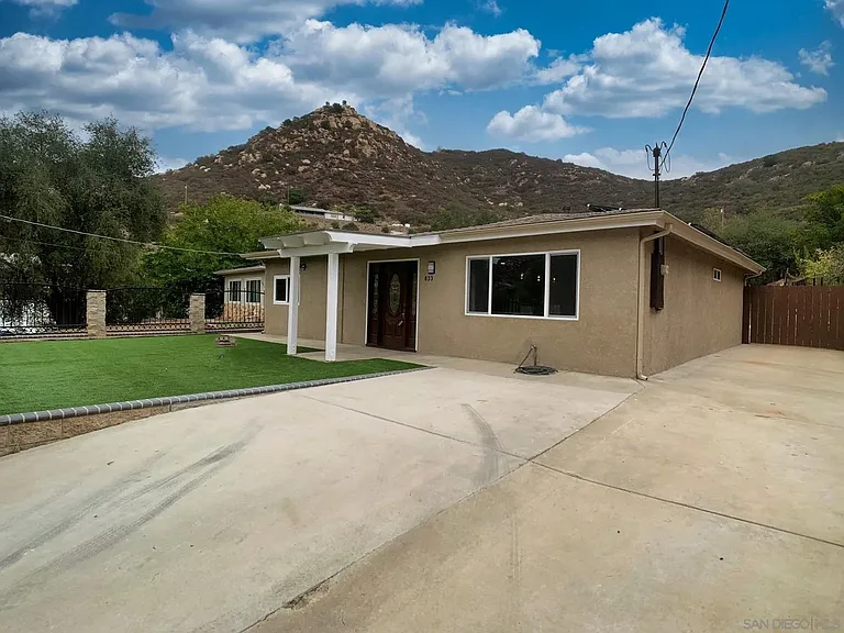 833 Renfro Way — Photo 1