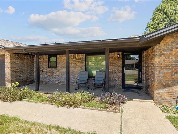 4th image of 231 Sandalwood Ln