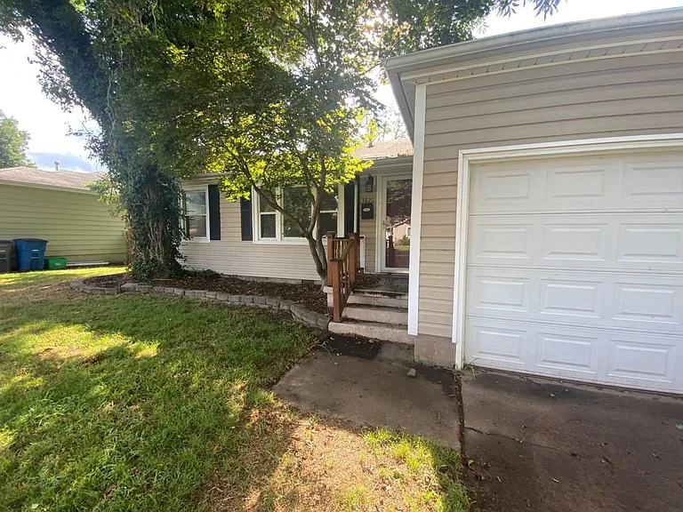 3820 S Detroit Ave — Photo 2