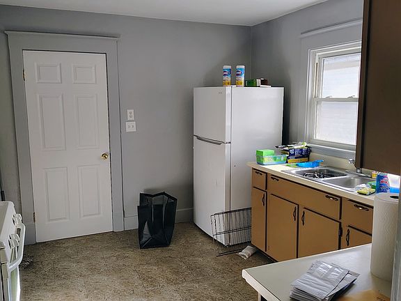 2nd image of 4126 Vermaas Ave #2