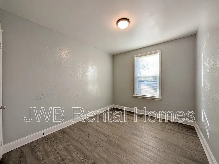 6135 Lynnwood Ave #A — Photo 9
