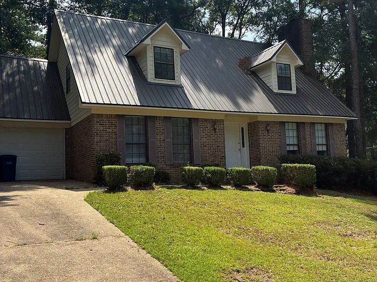 100 McDuffie Cir — Photo 1
