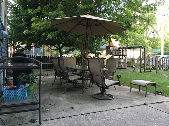2nd image of 1521 Lake Ave