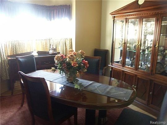 3rd image of 918 Sloane Ct #1
