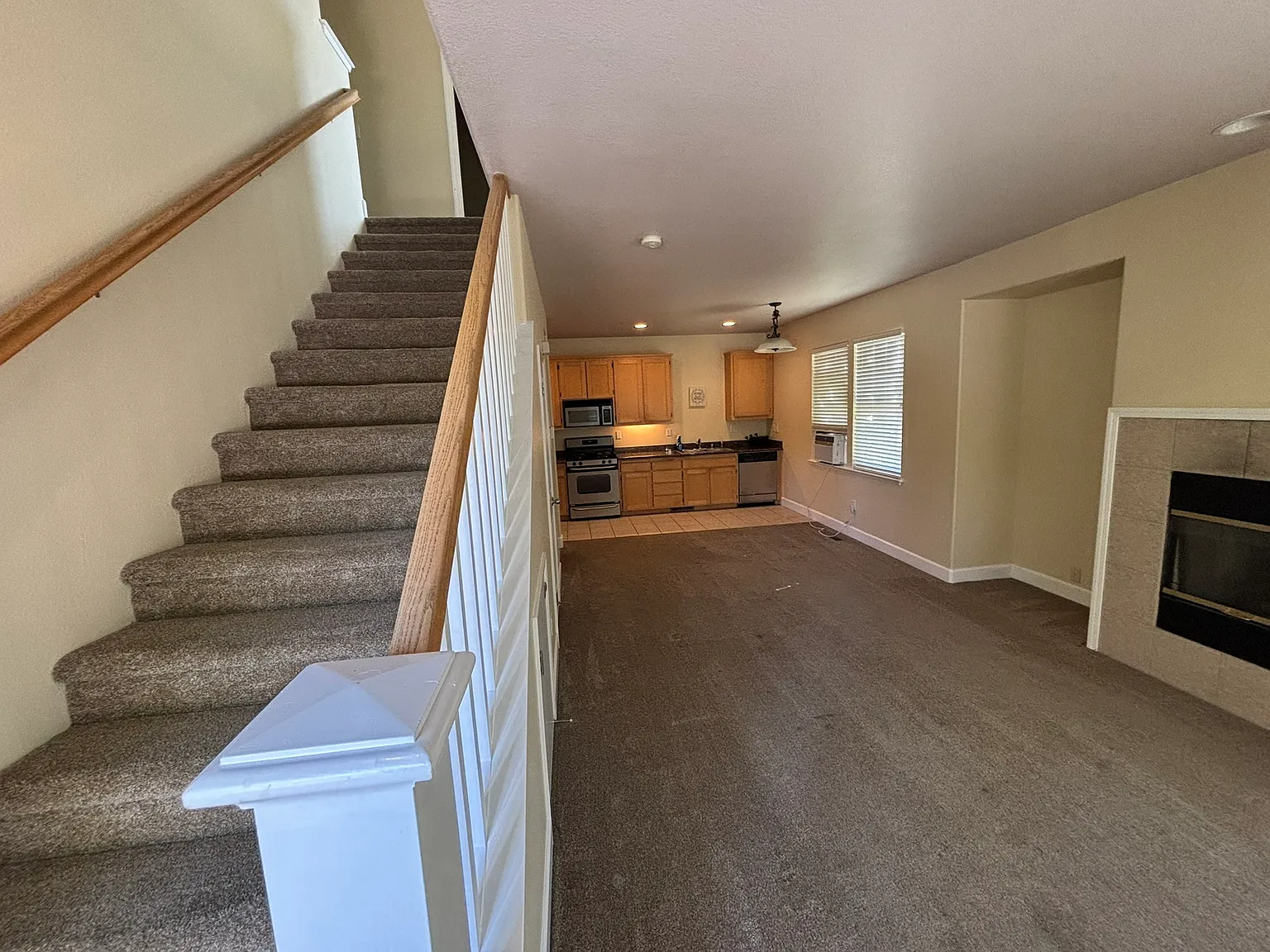 3 bed, 2.5 bath, 1300 sqft, $2,750 — Photo 4