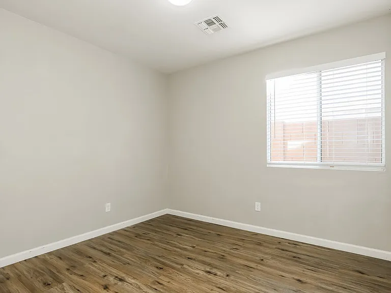 16104 W Jefferson St — Photo 12
