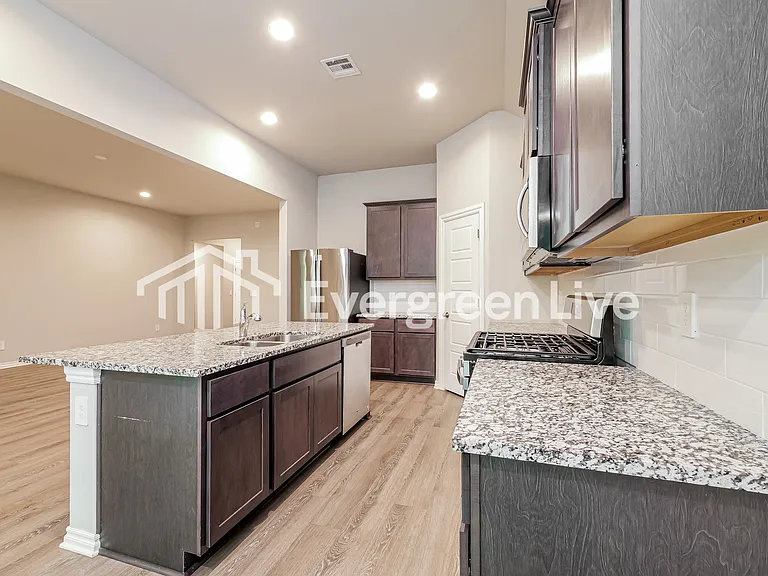 10617 SW 20th St — Photo 6