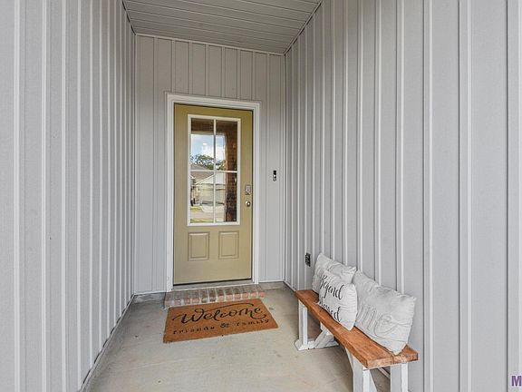 2nd image of 1201 S Pecan Grove Ave