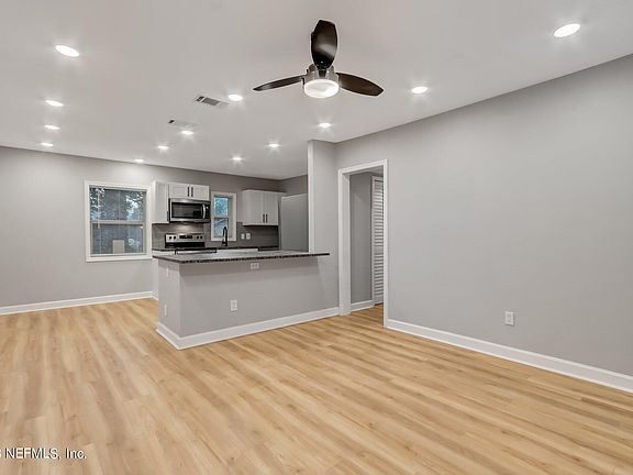3rd image of 5073 COLUMBUS Avenue