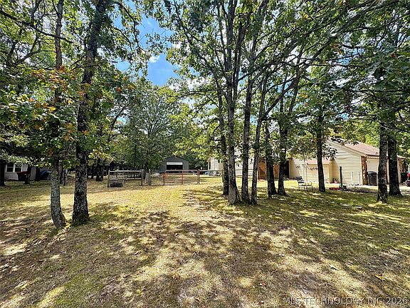 5th image of 105 Summit Ridge Dr