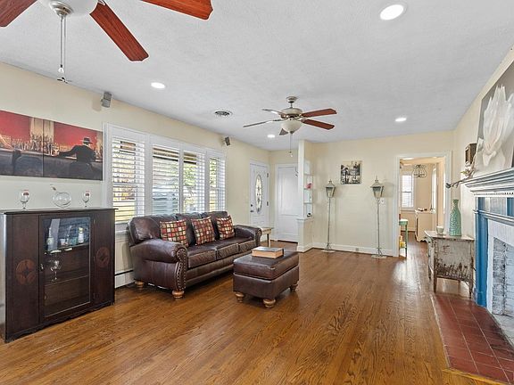 4th image of 1811 Sunset Dr