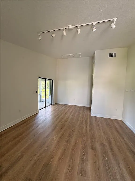 2 bed, 2.0 bath, 900 sqft, $1,695 — Photo 4