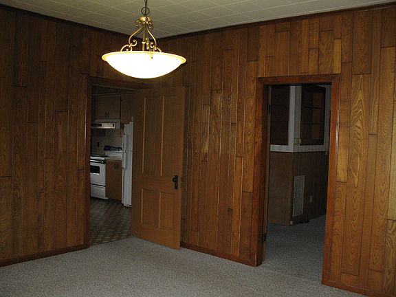 4th image of 504 W 10th St