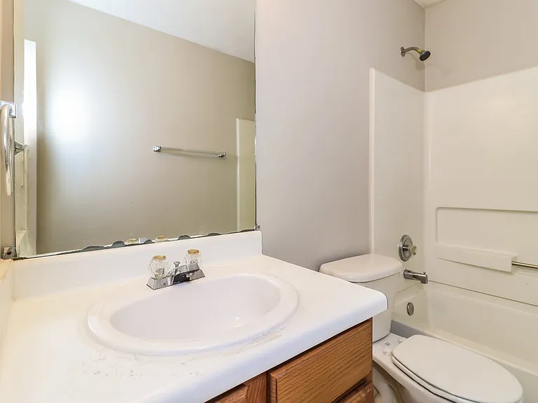 2124 Oakland Spring Dr — Photo 11
