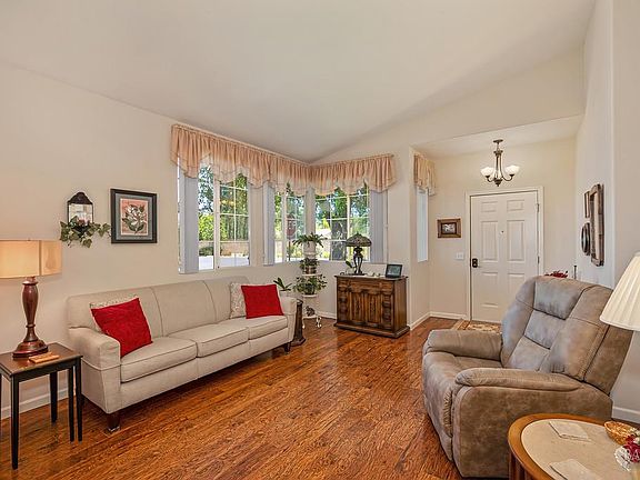 4th image of 383 Mandarin Cir