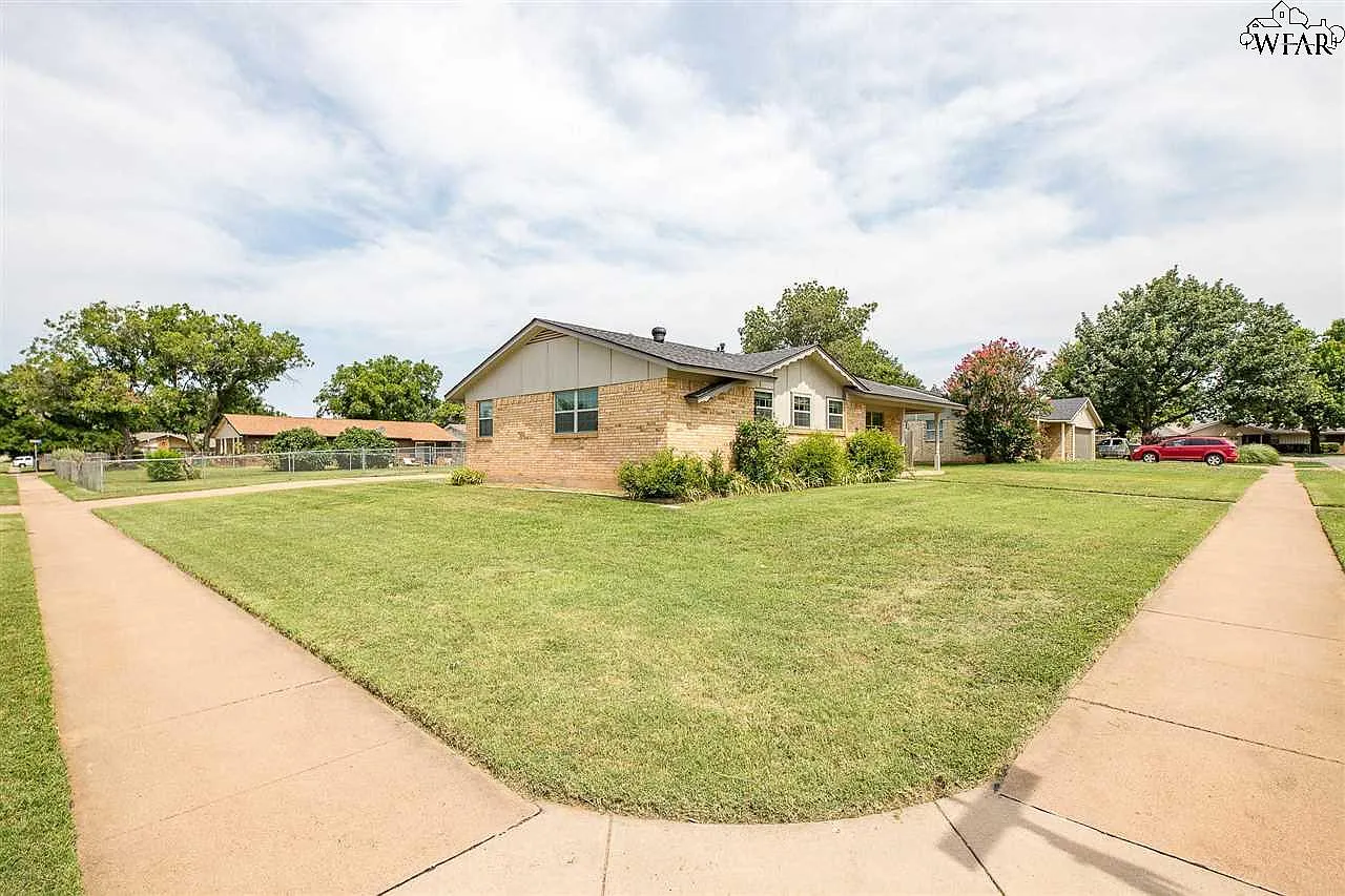 3 bed, 2.0 bath, 1435 sqft, $2,195 — Photo 4