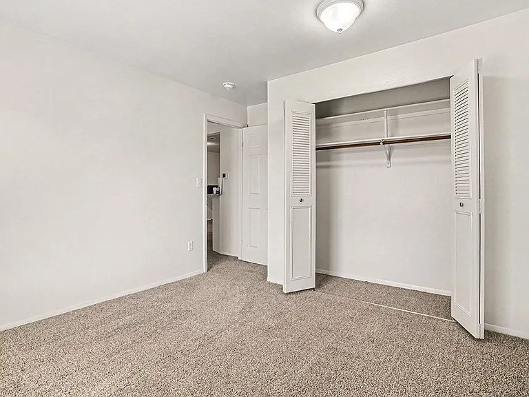 Emerald Park Apartments — Photo 53