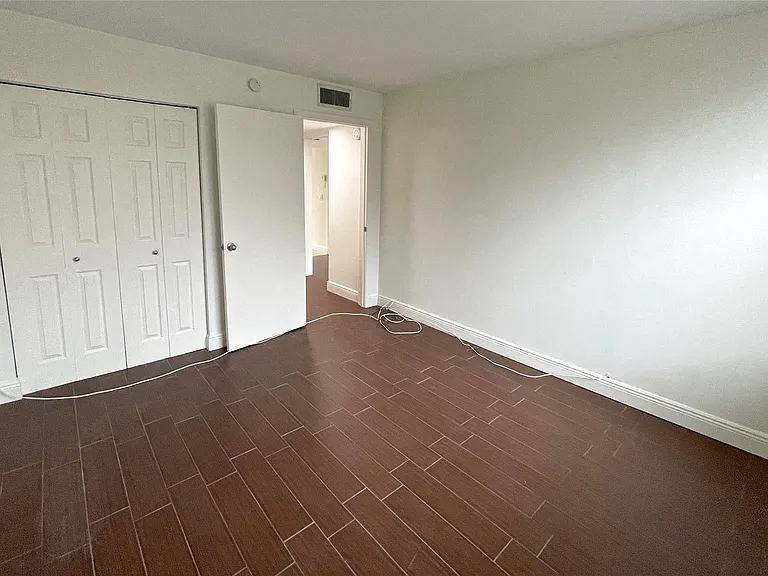 9411 Evergreen Pl #302 — Photo 11
