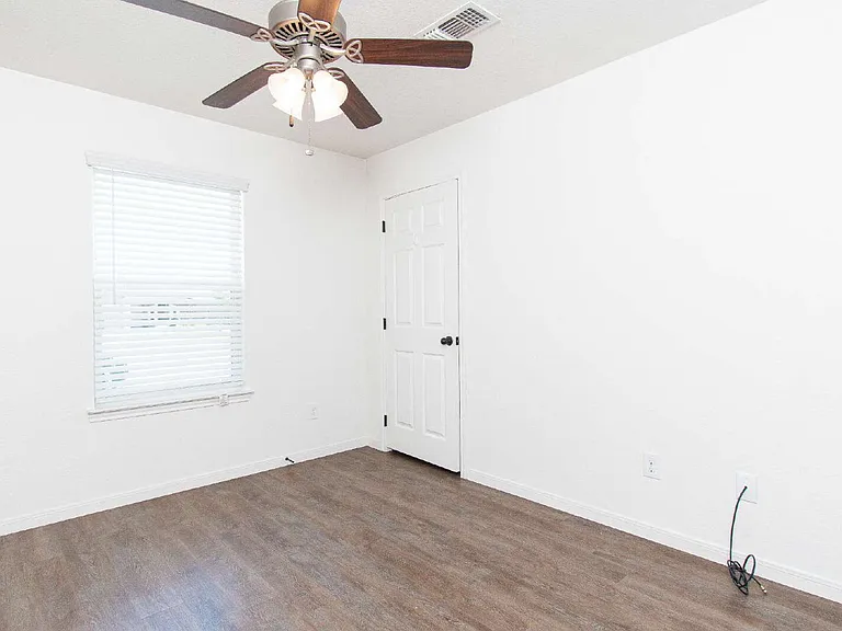 6705 University Village Way #B — Photo 21