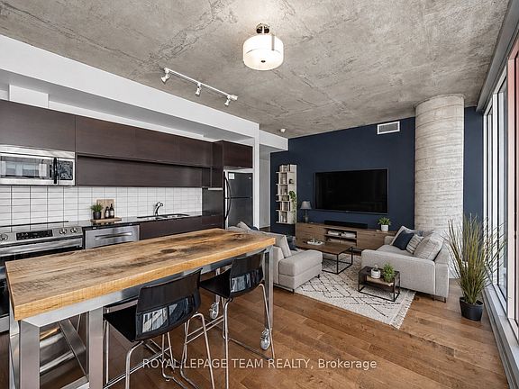 2nd image of 324 Laurier Ave W #2010