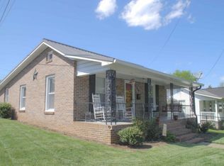 830 Rosedale Ave, Loudon, TN 37774